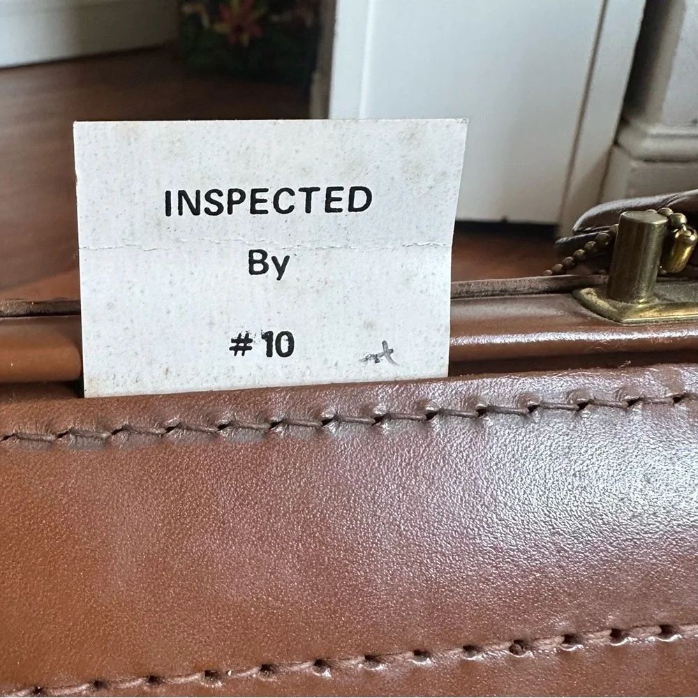 Vintage 70s The Luggage Gallery leather business case w key